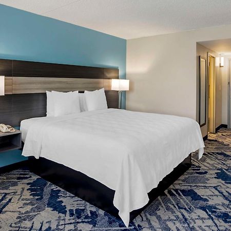 Best Western Rutgers University Hotel East Brunswick Exterior foto